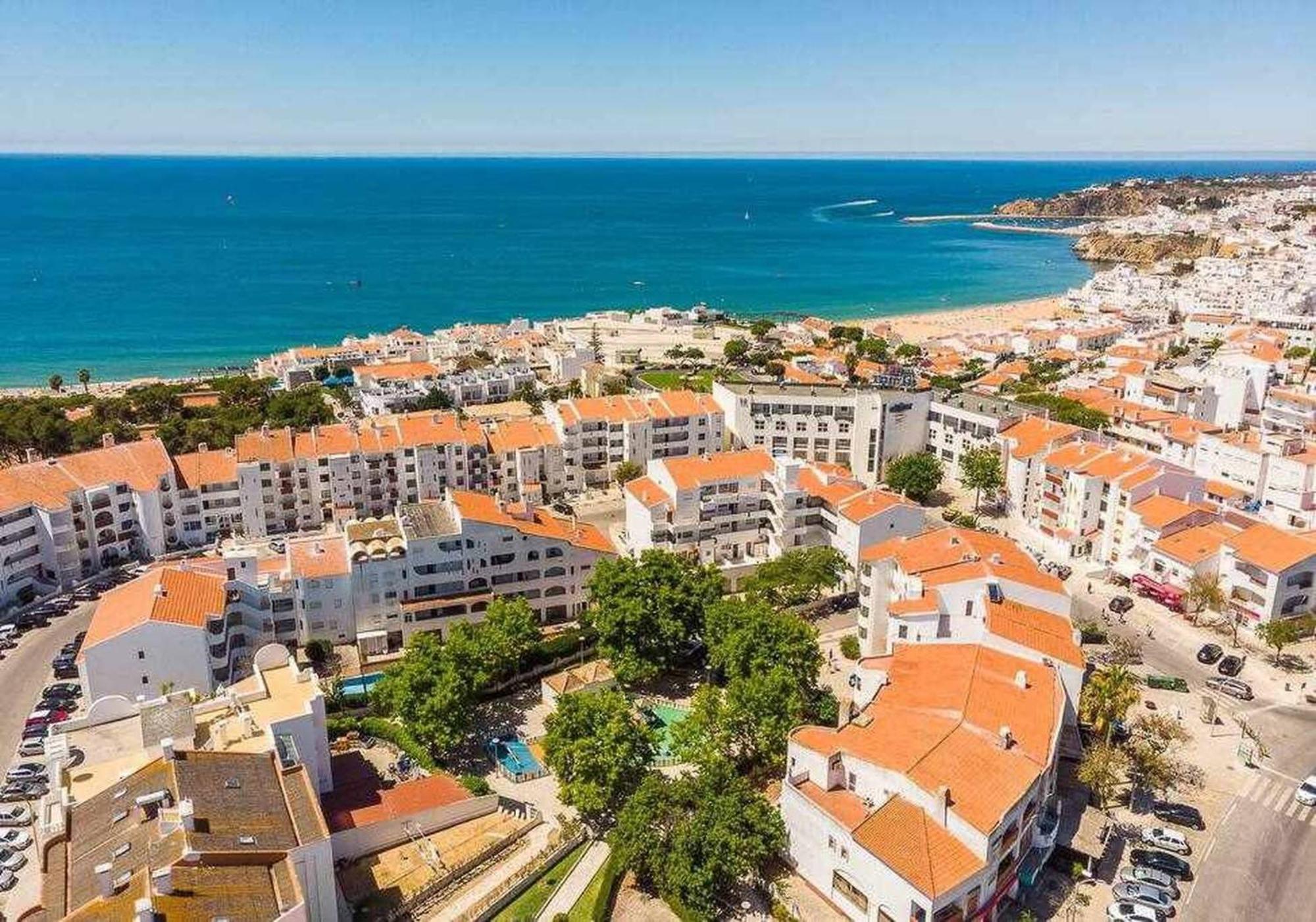 Central Town 2-Bedroom Apartment Αλμπουφέιρα Εξωτερικό φωτογραφία