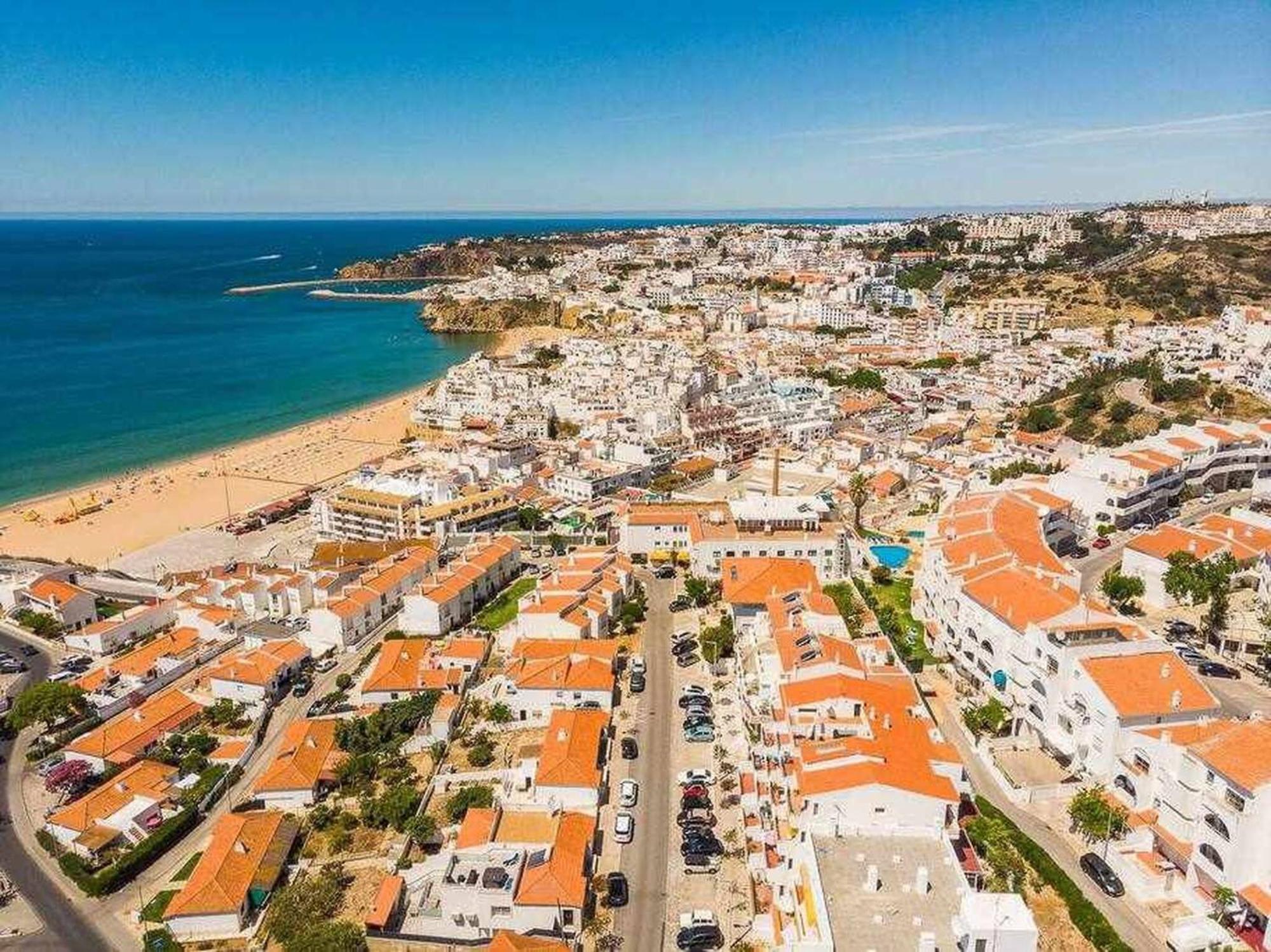 Central Town 2-Bedroom Apartment Αλμπουφέιρα Εξωτερικό φωτογραφία