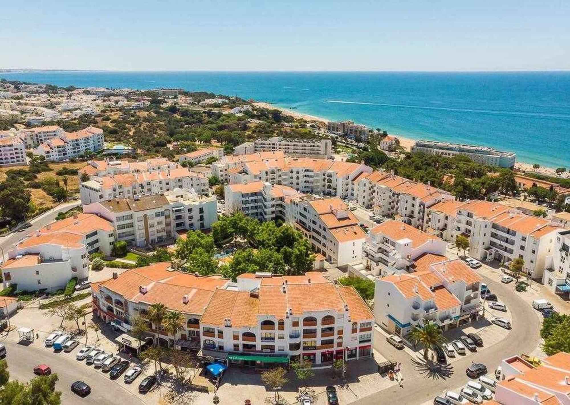 Central Town 2-Bedroom Apartment Αλμπουφέιρα Εξωτερικό φωτογραφία